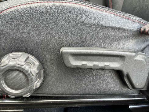 Certified 2018 Jeep Wrangler Unlimited Rubicon AWD/4WD image 14