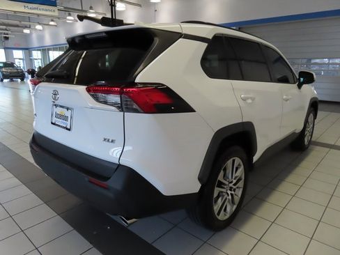 Used 2019 Toyota RAV4 XLE Premium image 14