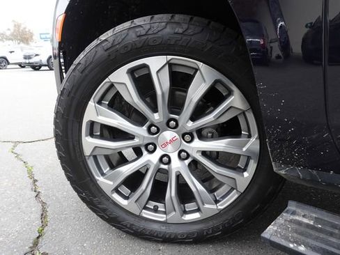 Used 2023 GMC Yukon XL Denali image 11