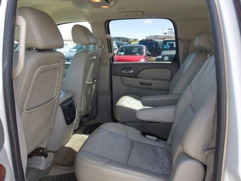 Used 2009 Chevrolet Suburban LT w/ Luxury Package AWD/4WD image 26