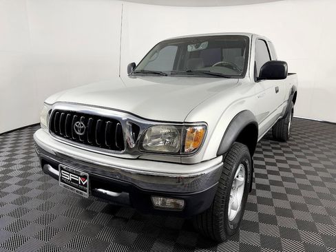 Used 2004 Toyota Tacoma PreRunner RWD image 3