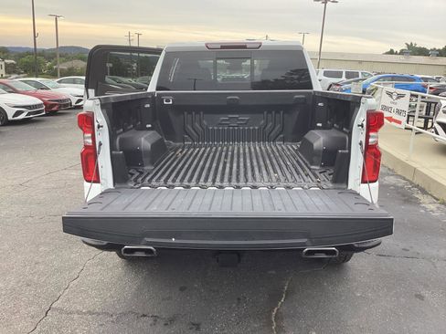 Used 2024 Chevrolet Silverado 1500 LT Trail Boss w/ Convenience Package II AWD/4WD image 7
