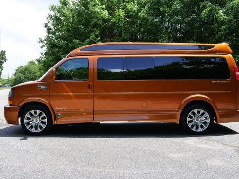 Used 2025 GMC Savana 2500 Extended w/ Driver Convenience Package RWD image 8
