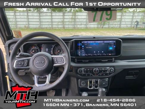 Used 2024 Jeep Wrangler Unlimited Sahara w/ Technology Group AWD/4WD image 10