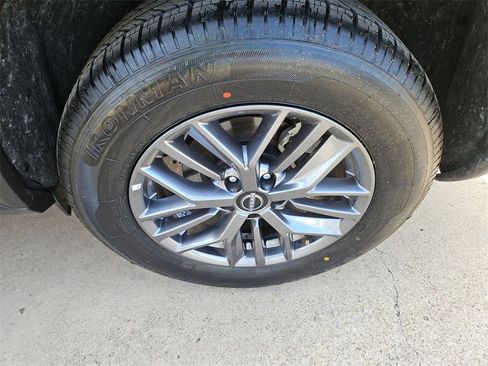 Used 2023 Nissan Rogue S image 29