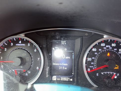 Used 2017 Toyota Camry SE w/ Moonroof Package image 8