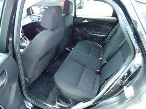 Used 2016 Ford Focus SE w/ SE Cold Weather Package FWD image 8