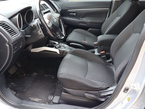 Used 2011 Mitsubishi Outlander Sport SE FWD image 16
