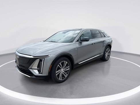 Certified 2024 Cadillac Lyriq Luxury AWD/4WD image 5