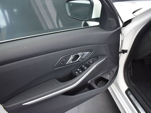 Used 2025 BMW 330i xDrive Sedan image 10