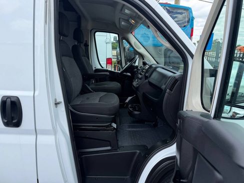 Used 2020 RAM ProMaster 2500 w/ Premium Appearance Group FWD image 11