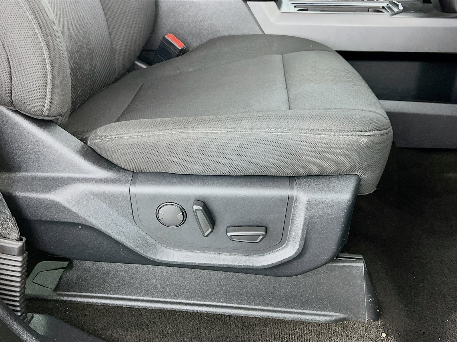 Used 2019 Ford F150 XLT w/ Equipment Group 302A Luxury AWD/4WD image 32