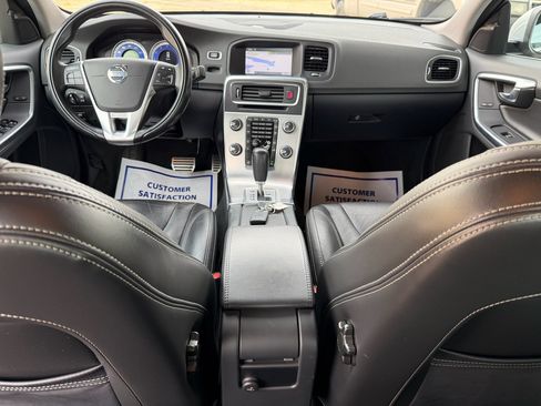 Used 2012 Volvo S60 T6 R-Design image 10