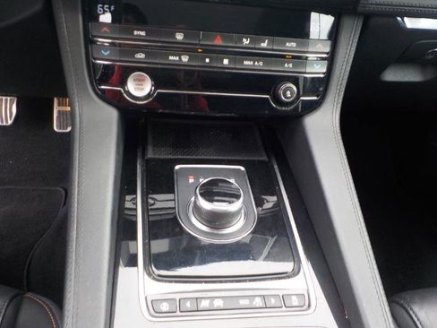 Used 2019 Jaguar F-PACE Prestige image 22