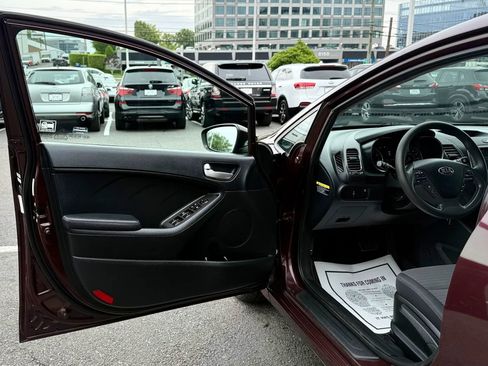 Used 2018 Kia Forte LX w/ LX Popular Package FWD image 8