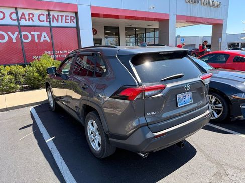 Used 2021 Toyota RAV4 XLE w/ Convenience Package image 5
