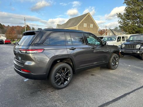 New 2025 Jeep Grand Cherokee Limited image 2