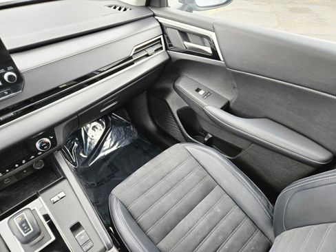 Used 2024 Mitsubishi Outlander SE image 15