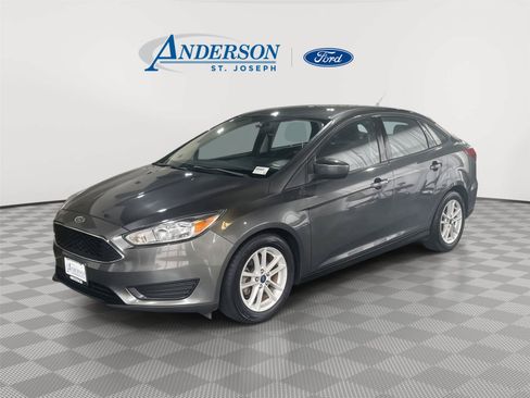 Used 2018 Ford Focus SE FWD image 1