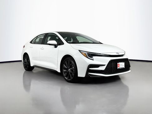 Certified 2026 Toyota Corolla SE w/ SE Package FWD image 1