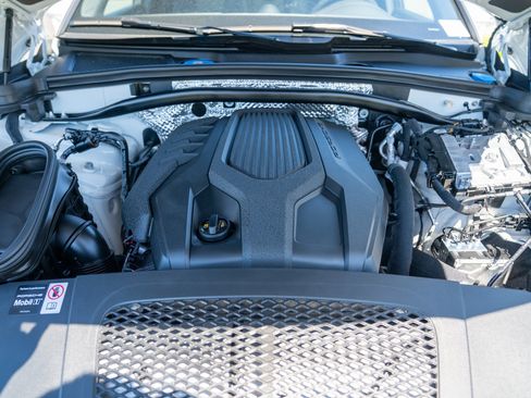 Certified 2026 Porsche Macan AWD/4WD image 29