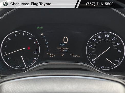 Used 2019 Toyota Avalon XSE image 12