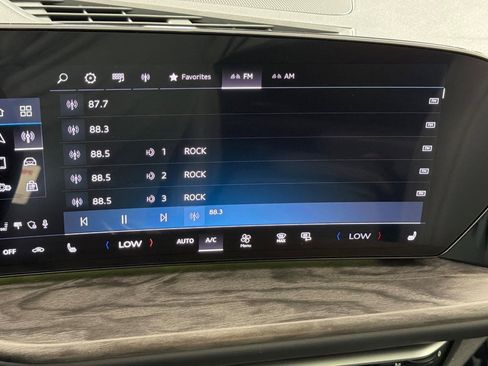 Used 2025 Audi Q5 Premium Plus w/ Premium Plus AWD/4WD image 17