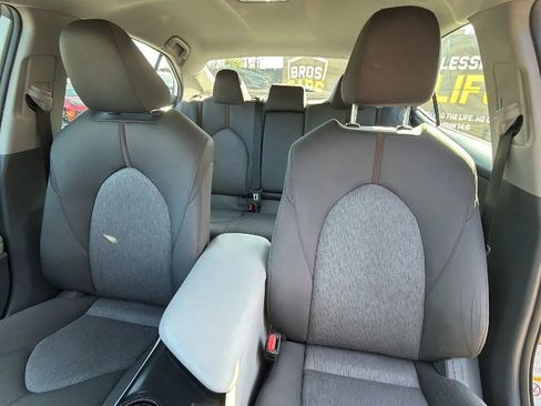 Used 2019 Toyota Camry LE FWD image 15