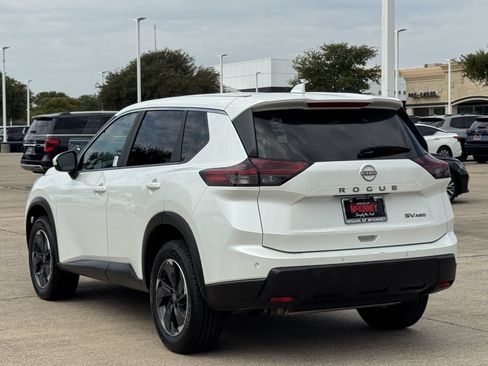 Used 2024 Nissan Rogue SV AWD/4WD image 4