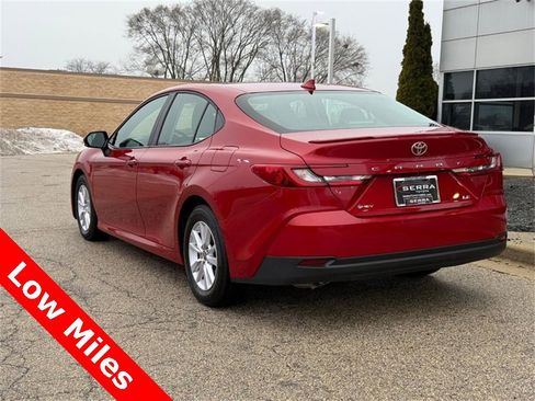 Used 2025 Toyota Camry LE image 5