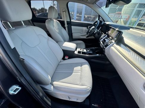 Used 2023 Kia Sorento EX w/ Panoramic Sunroof Package FWD image 9