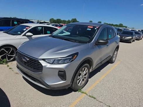 Used 2023 Ford Escape Active w/ Tech Pack #1 AWD/4WD image 4