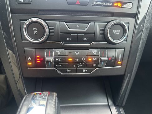 Used 2017 Ford Explorer XLT w/ XLT Appearance Package image 32