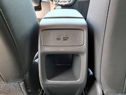 Used 2025 Chevrolet Trax LT w/ LT Convenience Package FWD image 24