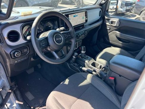 Used 2024 Jeep Wrangler Unlimited AWD/4WD image 13