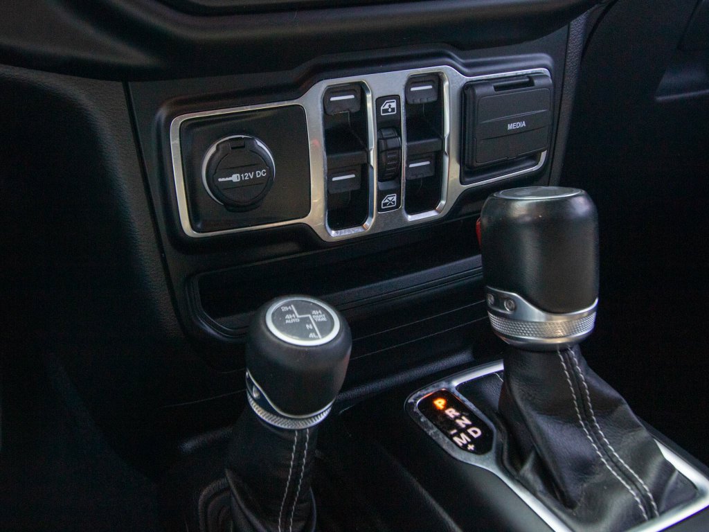 Used 2022 Jeep Wrangler Unlimited Sahara w/ Cold Weather Group AWD/4WD image 32
