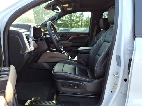 Used 2025 GMC Canyon Denali AWD/4WD image 13