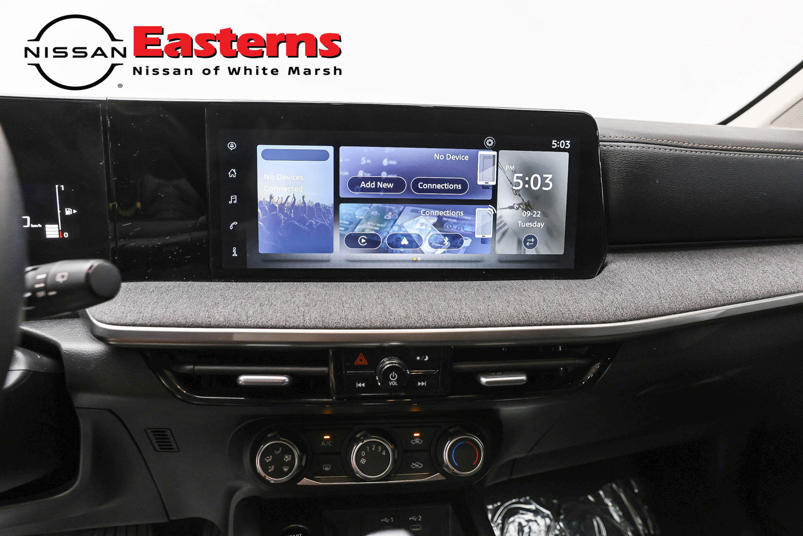 Used 2025 Nissan Kicks SV FWD image 12