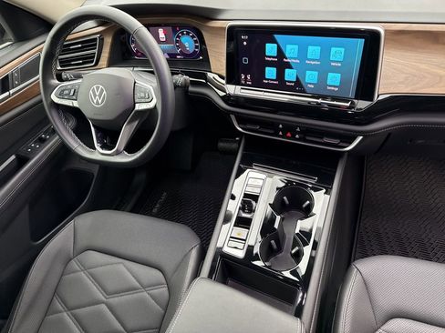 Certified 2024 Volkswagen Atlas SE image 36