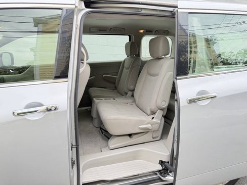 Used 2014 Nissan Quest S FWD image 21