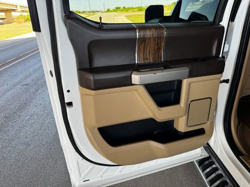 Used 2020 Ford F150 Lariat image 21