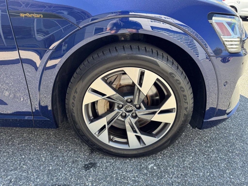 Used 2022 Audi e-tron Premium AWD/4WD image 14