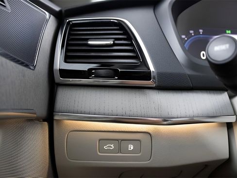 Certified 2025 Volvo XC90 T8 Plus w/ Protection Package Premier image 24