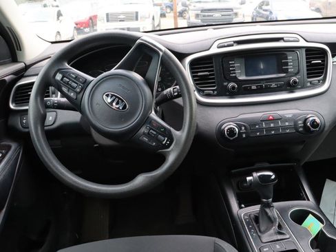 Used 2017 Kia Sorento AWD image 6