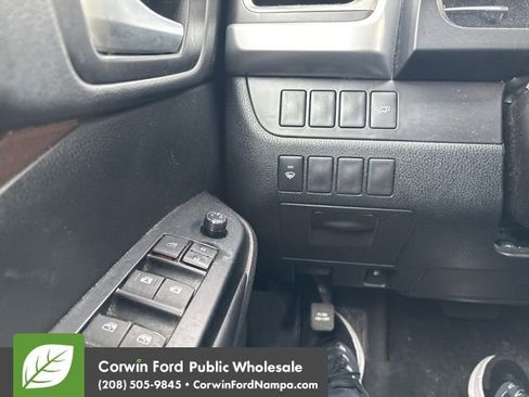 Used 2016 Toyota Highlander XLE image 16