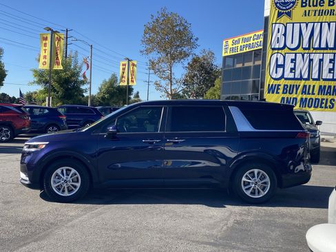 Used 2024 Kia Carnival LX image 6