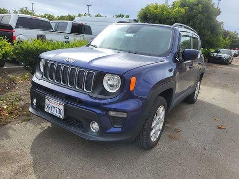 Used 2021 Jeep Renegade Latitude w/ Convenience Group AWD/4WD image 2