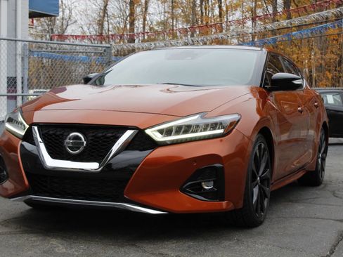 Used 2019 Nissan Maxima SR w/ Premium Package image 4