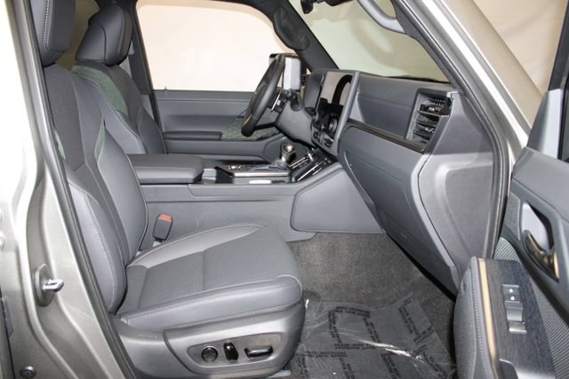 Used 2025 Lexus GX 550 AWD/4WD image 16