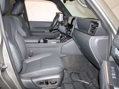 Used 2025 Lexus GX 550 AWD/4WD image 16
